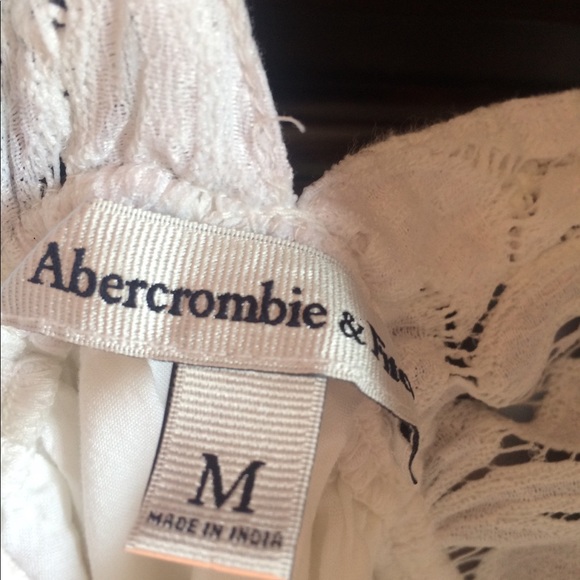 Cute summer dress never wore tags fell off - Picture 3 of 3